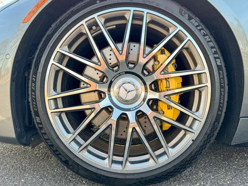 Used 2022 Mercedes-Benz SL 63 AMG 4MATIC w/ AMG Aerodynamic Package image 19