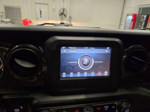 Used 2020 Jeep Wrangler Sport AWD/4WD image 24