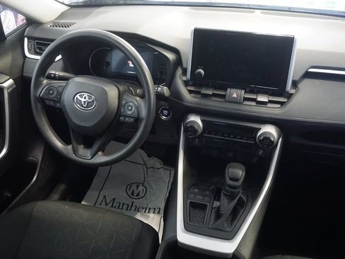 Used 2024 Toyota RAV4 XLE FWD image 23