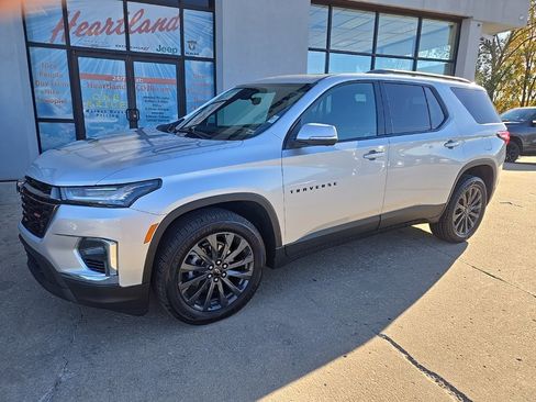 Used 2022 Chevrolet Traverse RS w/ LPO, Floor Liner Package image 3