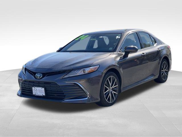 Used 2022 Toyota Camry XLE w/ Navigation Upgrade Package AWD/4WD image 2