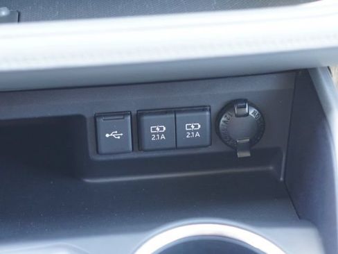 Used 2020 Toyota Highlander XLE FWD image 32