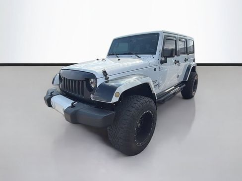 Used 2015 Jeep Wrangler Unlimited Sahara w/ Connectivity Group AWD/4WD image 5