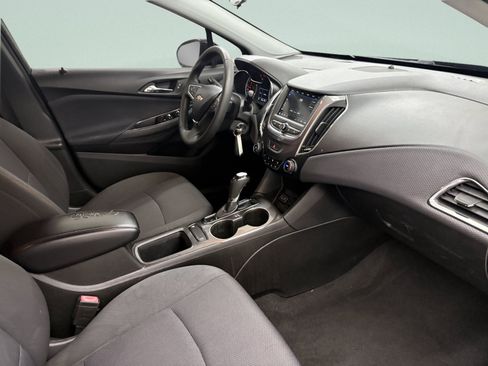 Used 2019 Chevrolet Cruze LS w/ LS Convenience Package FWD image 17