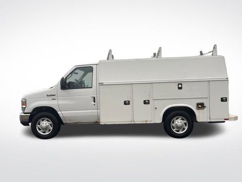 Used 2016 Ford E-350 and Econoline 350 Super Duty w/ Power Windows & Locks Group image 2