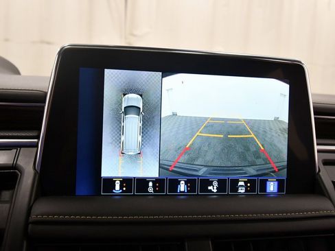 Used 2024 Chevrolet Suburban Premier image 25