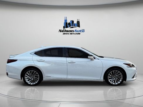 Used 2021 Lexus ES 300h w/ Accessory Package 2 image 3