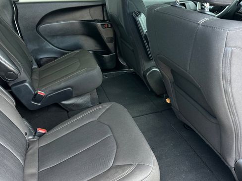 Used 2024 Chrysler Pacifica Touring image 20