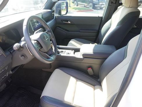 Used 2025 Lexus GX 550 AWD/4WD image 20