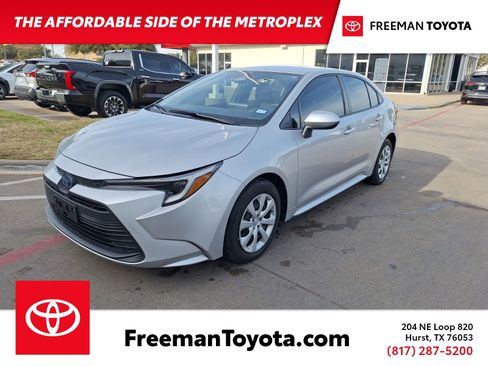Used 2023 Toyota Corolla LE image 1