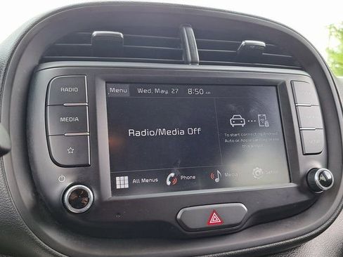 Used 2023 Kia Soul LX w/ LX Technology Package FWD image 14