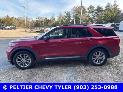 Used 2020 Ford Explorer XLT w/ Equipment Group 202A image 4