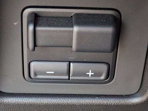 Used 2025 Chevrolet Colorado Trail Boss AWD/4WD image 25