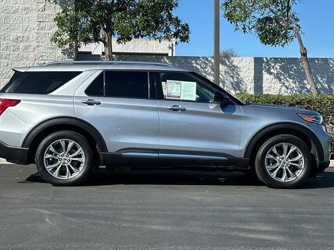 Used 2024 Ford Explorer Limited image 3