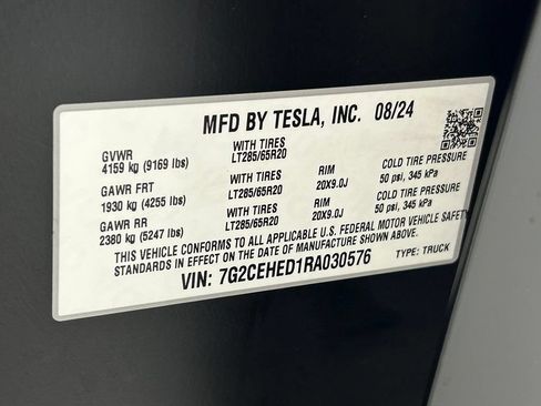 Used 2024 Tesla Cybertruck AWD Crew Cab image 43