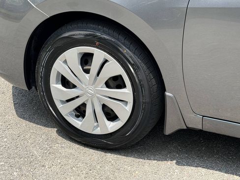 Used 2022 Nissan Versa S FWD image 7