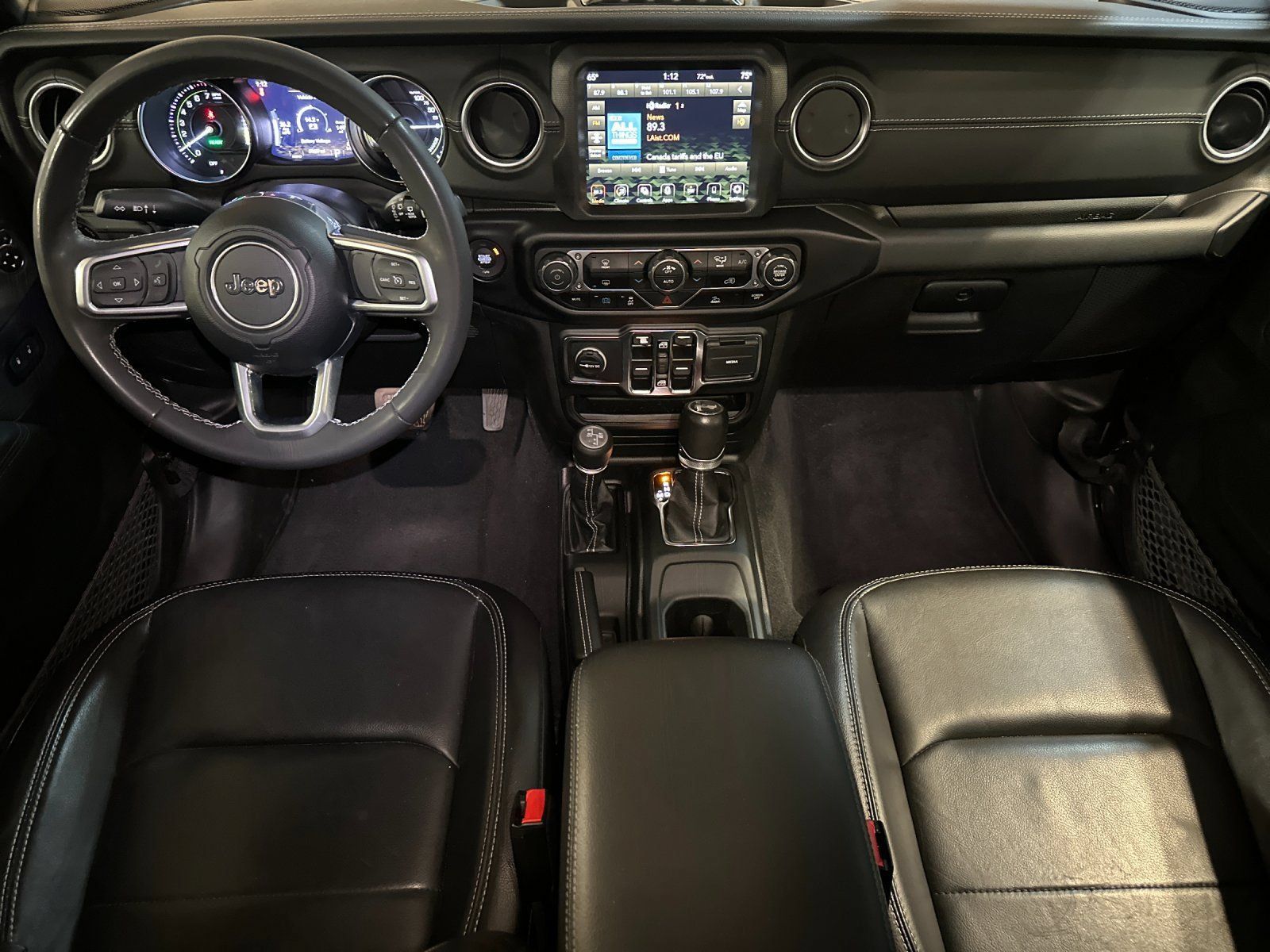Used 2023 Jeep Wrangler Unlimited Sahara AWD/4WD image 12