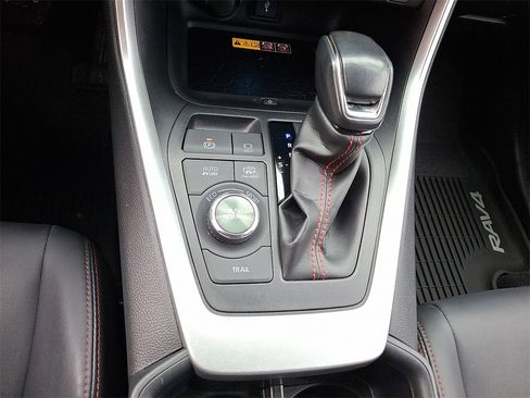 Certified 2022 Toyota RAV4 XSE image 22