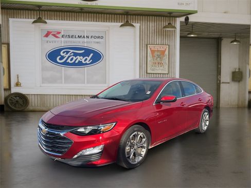 Used 2024 Chevrolet Malibu LT image 2