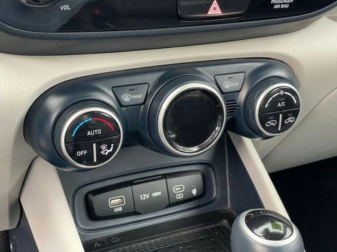 Used 2023 Hyundai Venue Limited w/ Cargo Package image 17