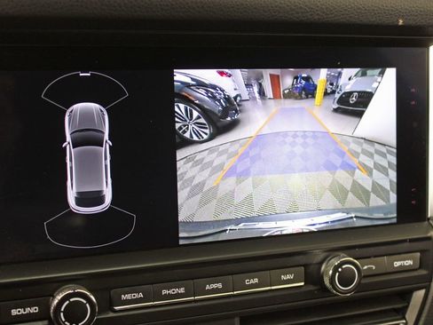 Used 2021 Porsche Macan AWD/4WD image 27