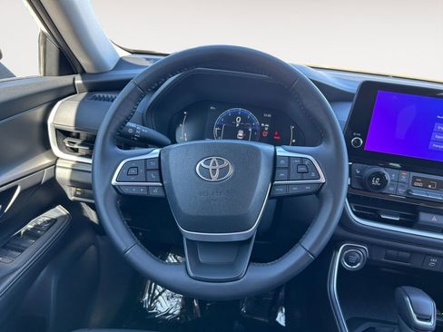 Used 2025 Toyota Grand Highlander AWD image 13