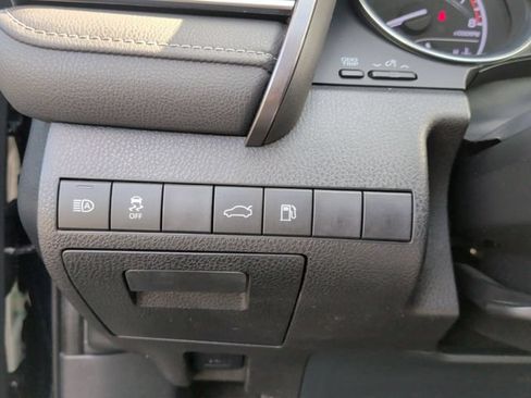 Used 2018 Toyota Camry SE FWD image 20