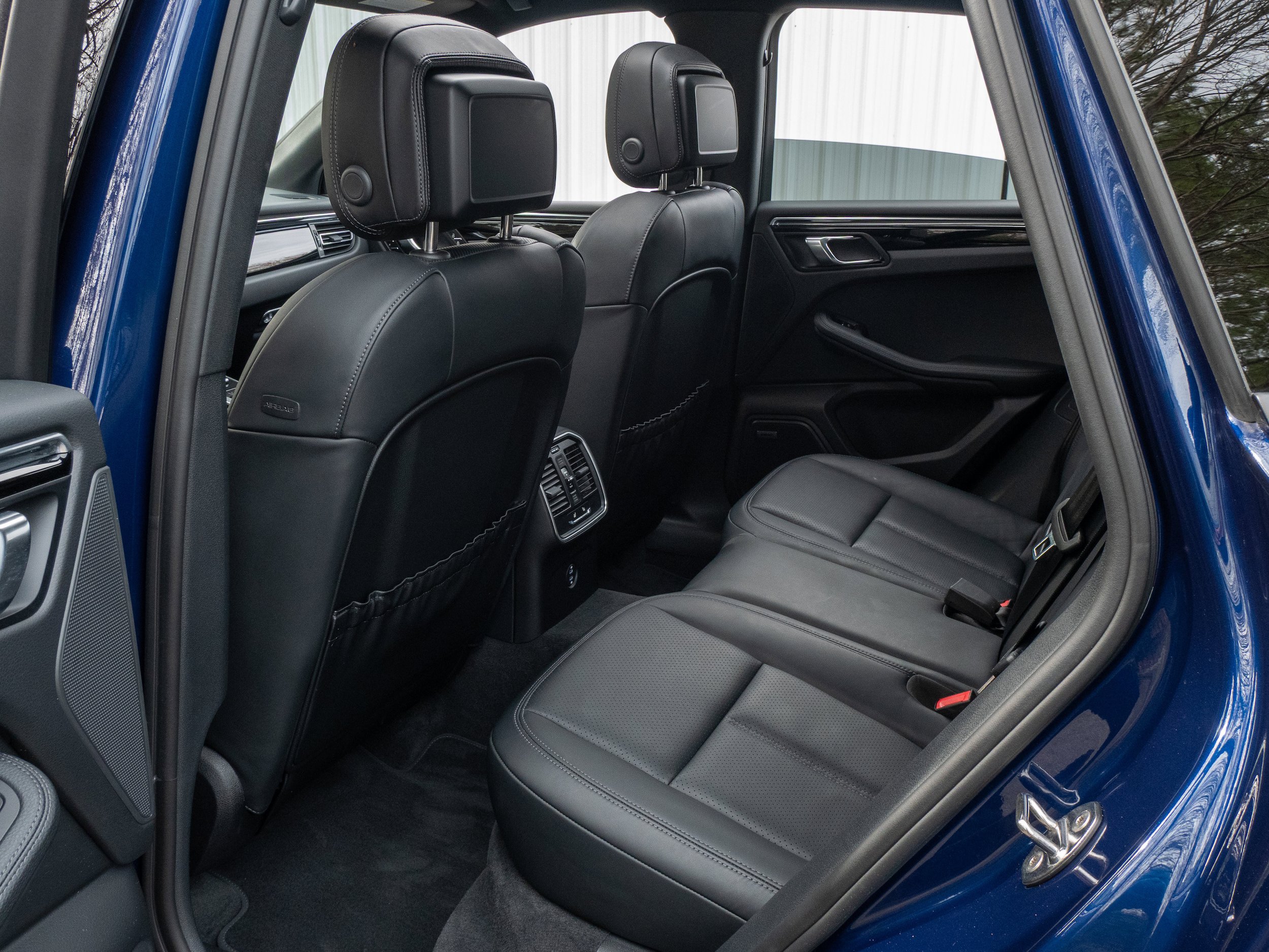 Certified 2025 Porsche Macan AWD/4WD image 37