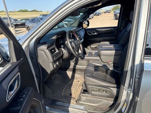 Used 2024 Chevrolet Suburban RST w/ Sport Performance Package AWD/4WD image 19