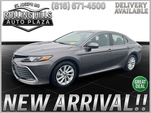 Used 2023 Toyota Camry LE image 1