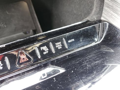Used 2024 Jeep Wagoneer L Series II RWD image 35