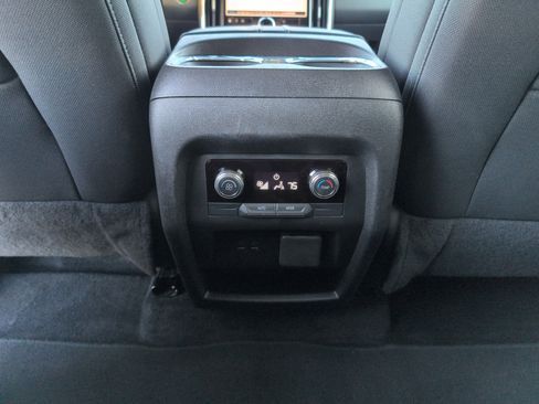 Used 2025 GMC Acadia Elevation image 24