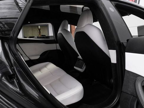 Used 2023 Tesla Model S image 32