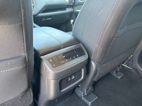 Used 2025 Nissan Pathfinder SV AWD/4WD image 24