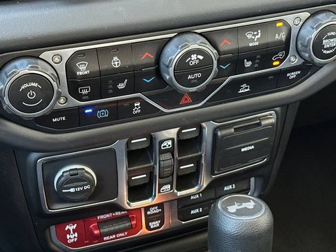 Used 2025 Jeep Wrangler Unlimited Rubicon 4xe w/ Convenience Group AWD/4WD image 20