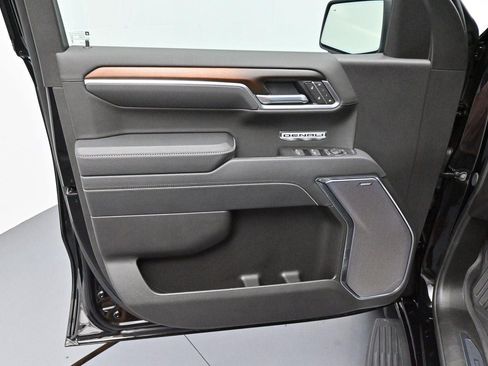 Used 2025 GMC Sierra 1500 Denali AWD/4WD image 10