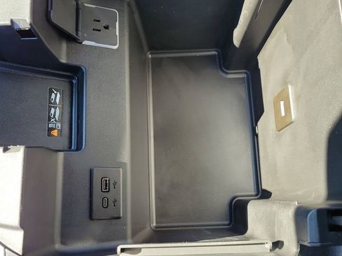 Certified 2025 Chevrolet Silverado 2500 LTZ w/ LTZ Convenience Package image 40