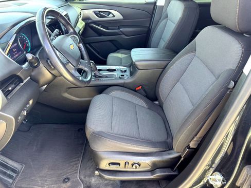 Used 2020 Chevrolet Traverse LT image 12
