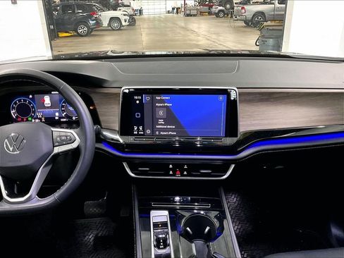 Used 2024 Volkswagen Atlas SEL AWD/4WD image 19