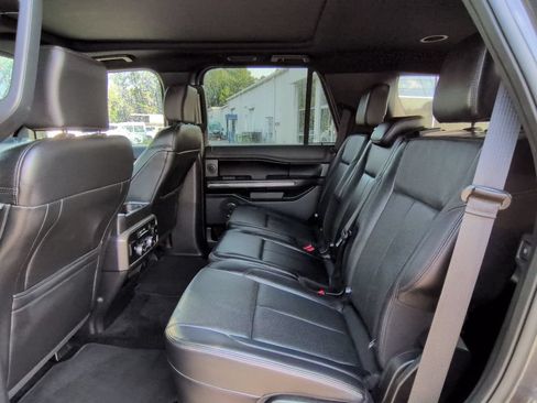 Used 2018 Ford Expedition XLT w/ Equipment Group 202A RWD image 14