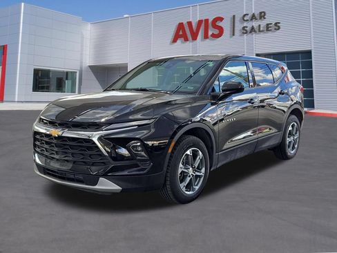 Used 2025 Chevrolet Blazer LT FWD image 2