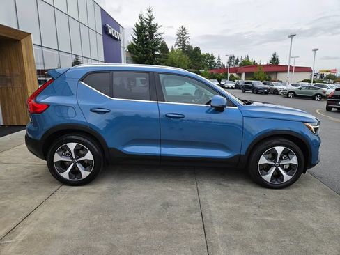 Certified 2024 Volvo XC40 B5 Plus w/ Climate Package AWD/4WD image 4