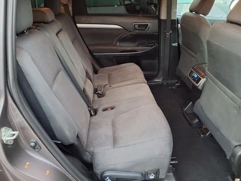 Used 2019 Toyota Highlander LE image 13