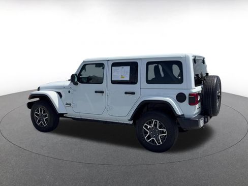 Used 2025 Jeep Wrangler Unlimited Sahara AWD/4WD image 10
