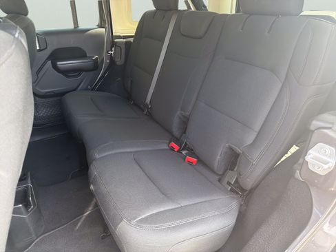 Used 2018 Jeep Wrangler Unlimited Sport S AWD/4WD image 20