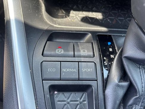 Used 2019 Toyota RAV4 XLE FWD image 28