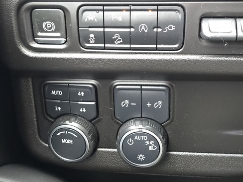 Used 2021 Chevrolet Tahoe Premier image 41