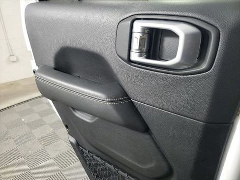 Used 2020 Jeep Wrangler Unlimited Sahara AWD/4WD image 15