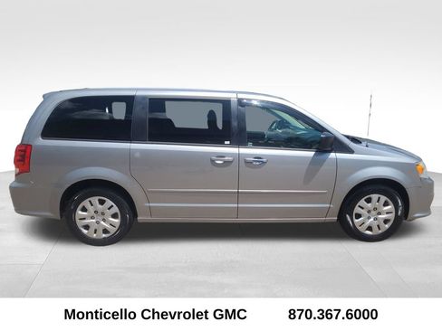 Used 2017 Dodge Grand Caravan SE w/ UConnect Hands-Free Group FWD image 30