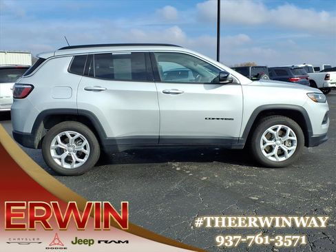 Certified 2024 Jeep Compass Latitude image 8